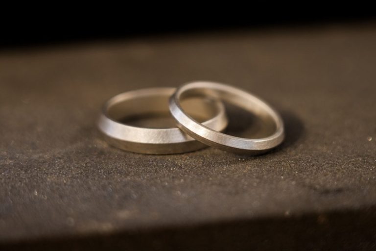 Trauringe aus edlem Platin - klar, grafisch, elegant 