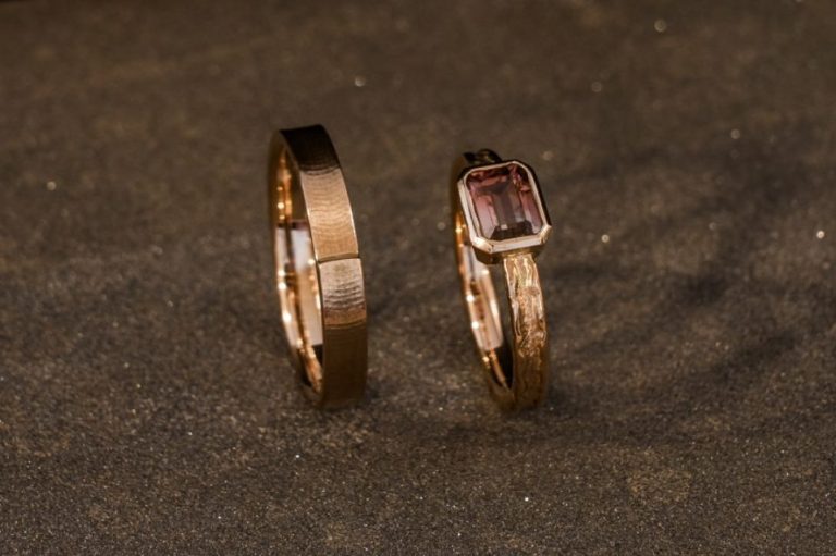 silbernes Armband mit runden Details