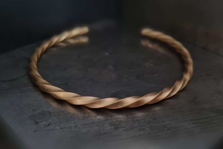 elegant tordierter Armreif elegant tordierter Armreif