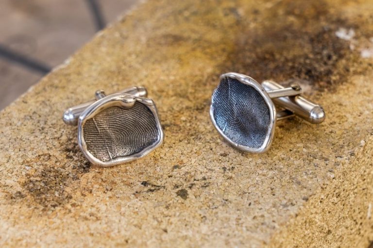 Manschettenknöpfe aus einem abgegossenen Fingerabdruck - einzigartig und persönlich